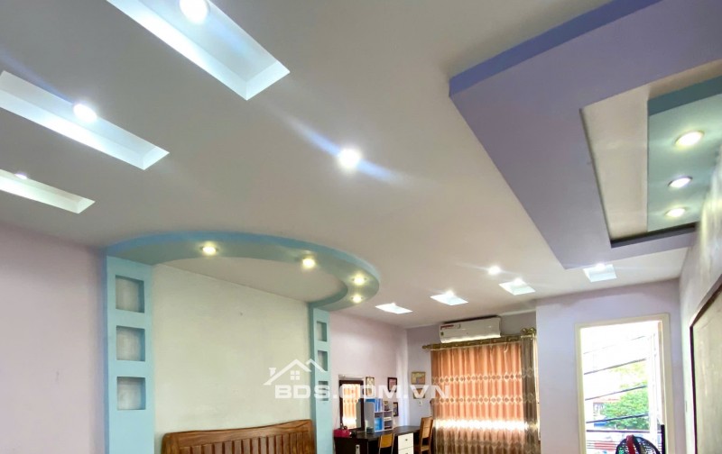 Bán nhà mặt đường Lê Văn Thuyết, Quán Nam